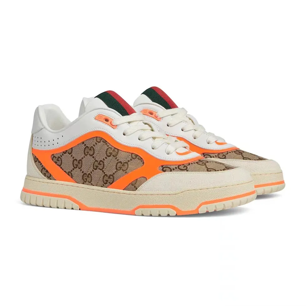 p480 Men's Men's Shoes Gucc*Gucci Re-Web series👫Couple's webbed leather sneakers, as the first sneakers created by Sabato De Sarno for Gucci, the Re-Web series reinterprets the brand's classic stripes, and sets off the modern silhouette design with bold and unique details. This shoe is crafted from iconic classic GG canvas and white leather. This new sneaker is ingeniously decorated with many of the brand's classic details, and is equipped with a bright red and green webbing tongue, which will make people fall in love at first sight. Yuan Size: Female 35-40 Male 39-44 (can be customized to 45, 46